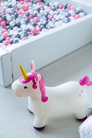 momentura-studio-montreal-wedding-photographer-hannah-onederland-birthday-anniversary-partymania-24
