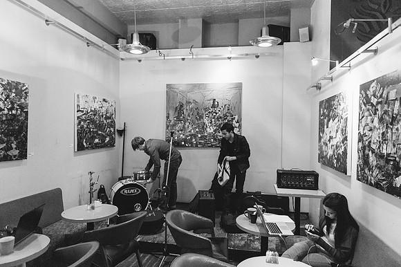 20131010-documentary-sweet-talking-liars-at-cafe-shaika-in-montreal-0004