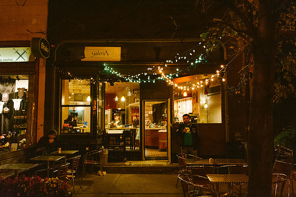 20131010-documentary-sweet-talking-liars-at-cafe-shaika-in-montreal-0003